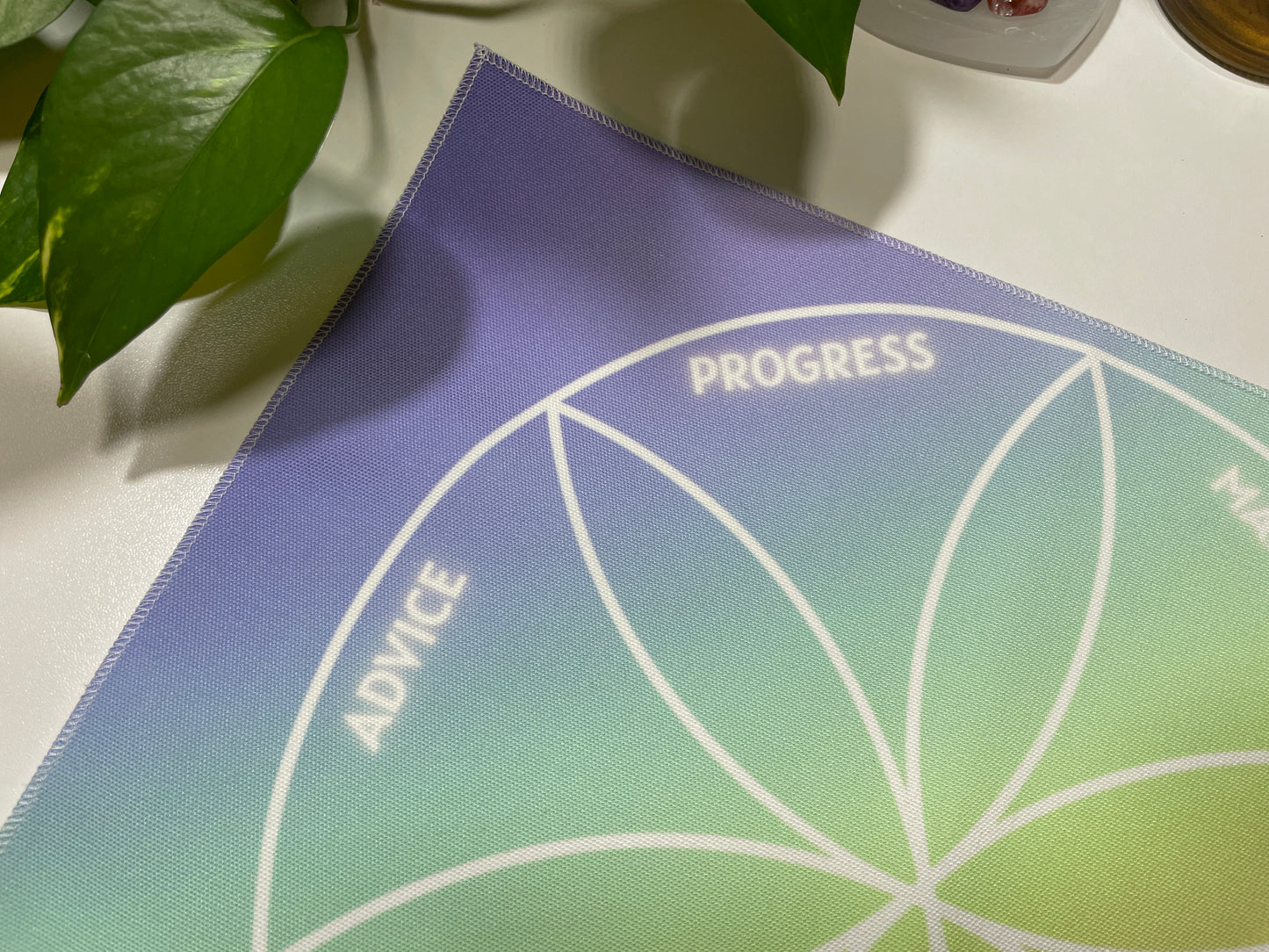 Pastel Daisy Wheel Casting Cloth