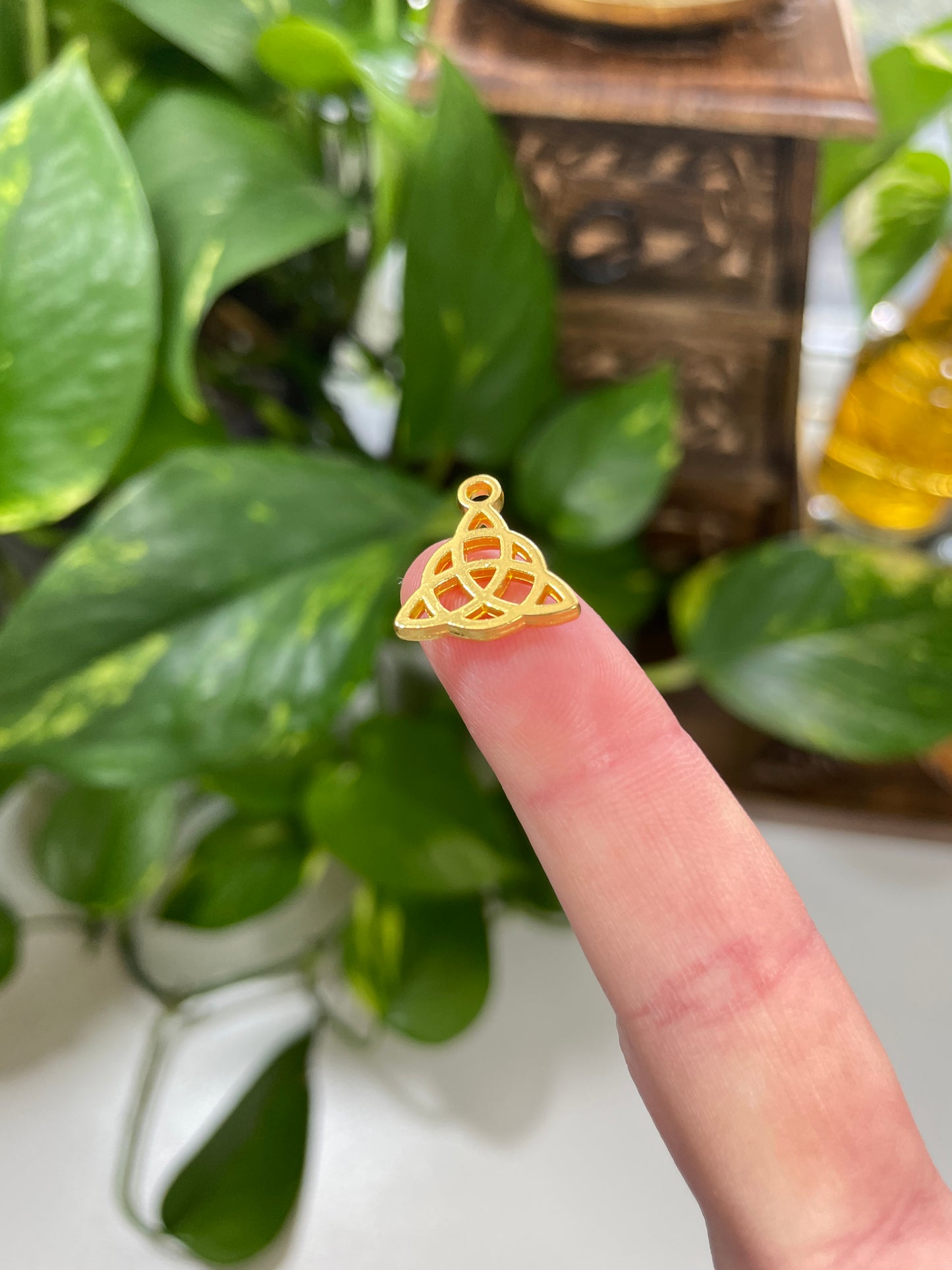 Gold Triquetra Trinity Knot