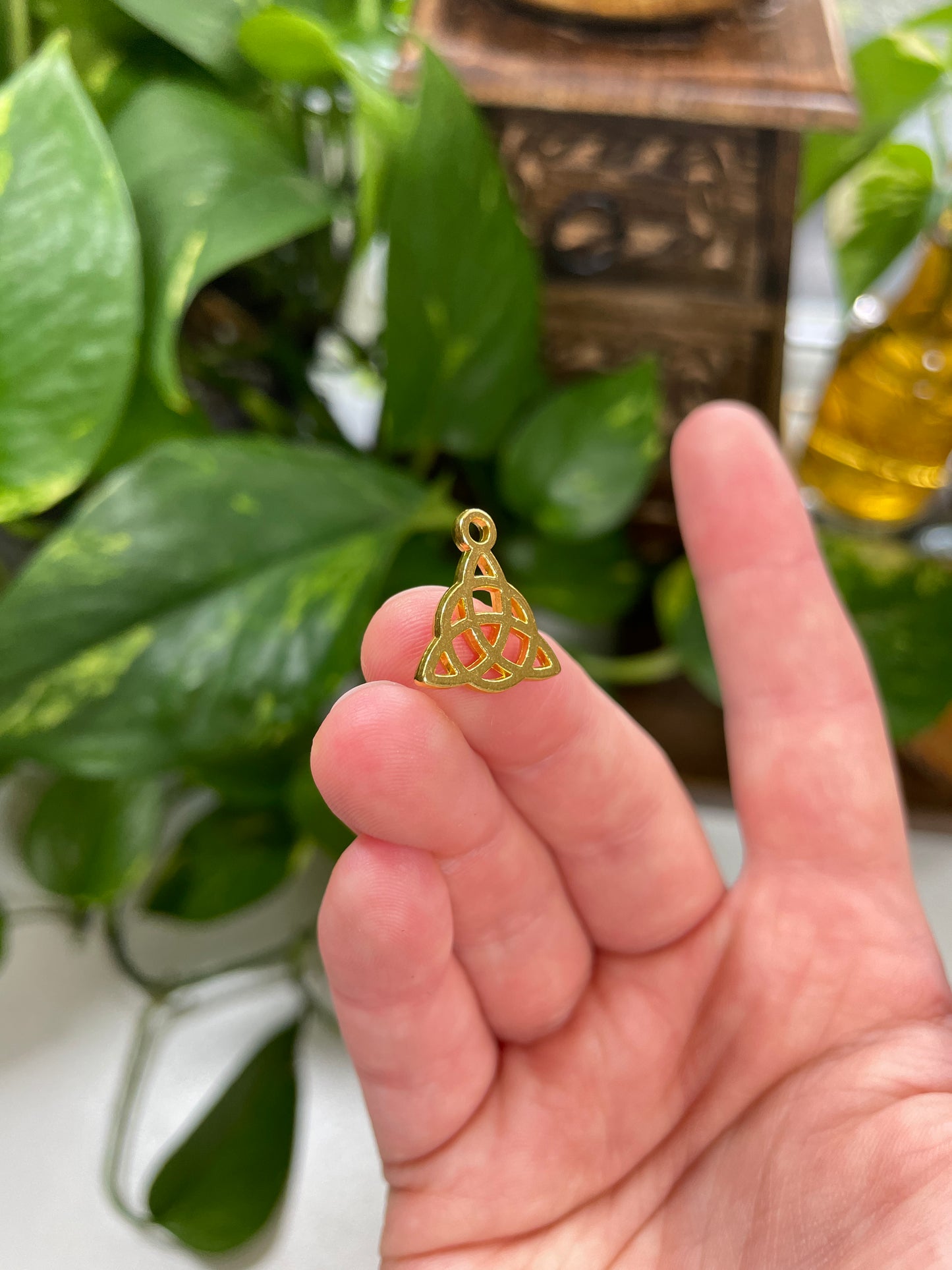Gold Triquetra Trinity Knot