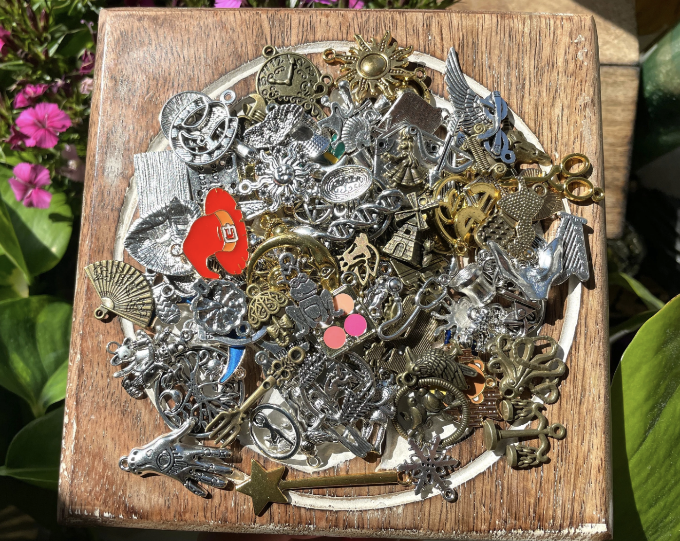 Mystery 100+ Charm Casting Kit – Intuitive Divination Charms with Bonus Mix