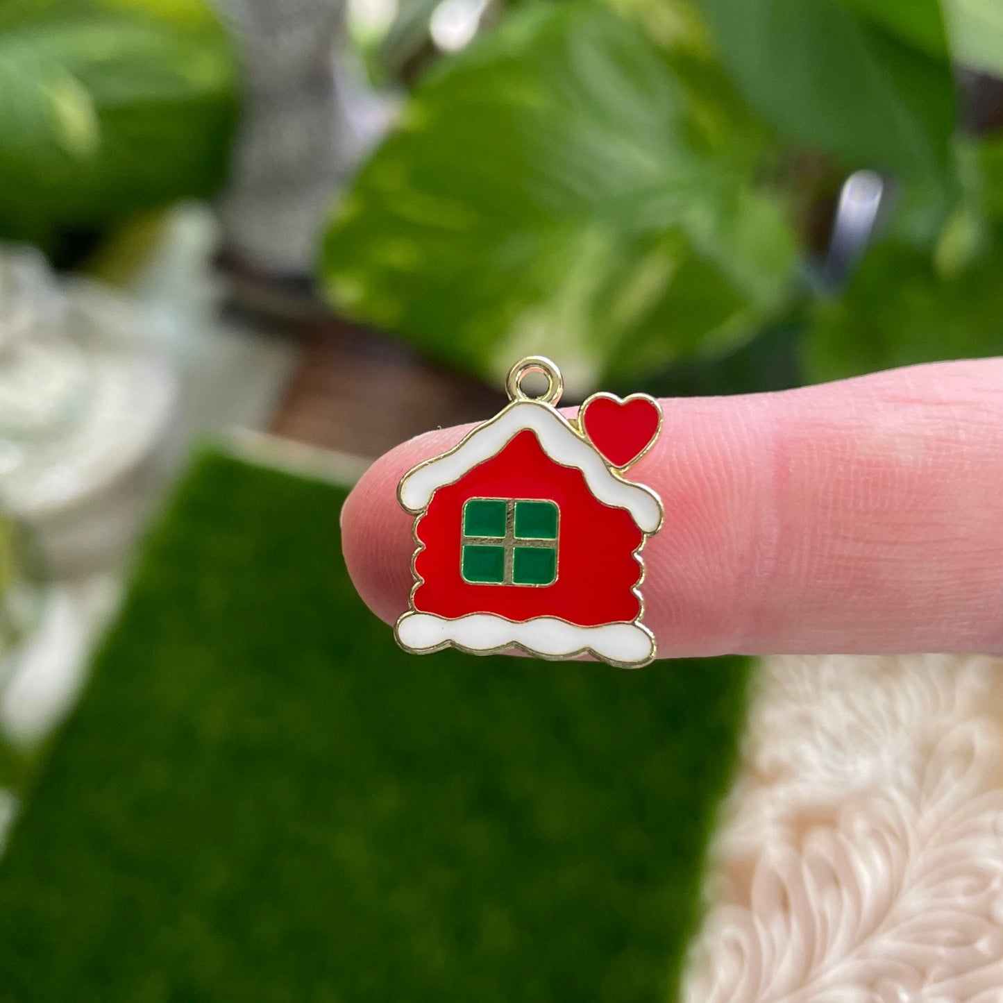 Red Holiday Cottage Charm