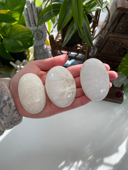 Scolecite Palm Stone