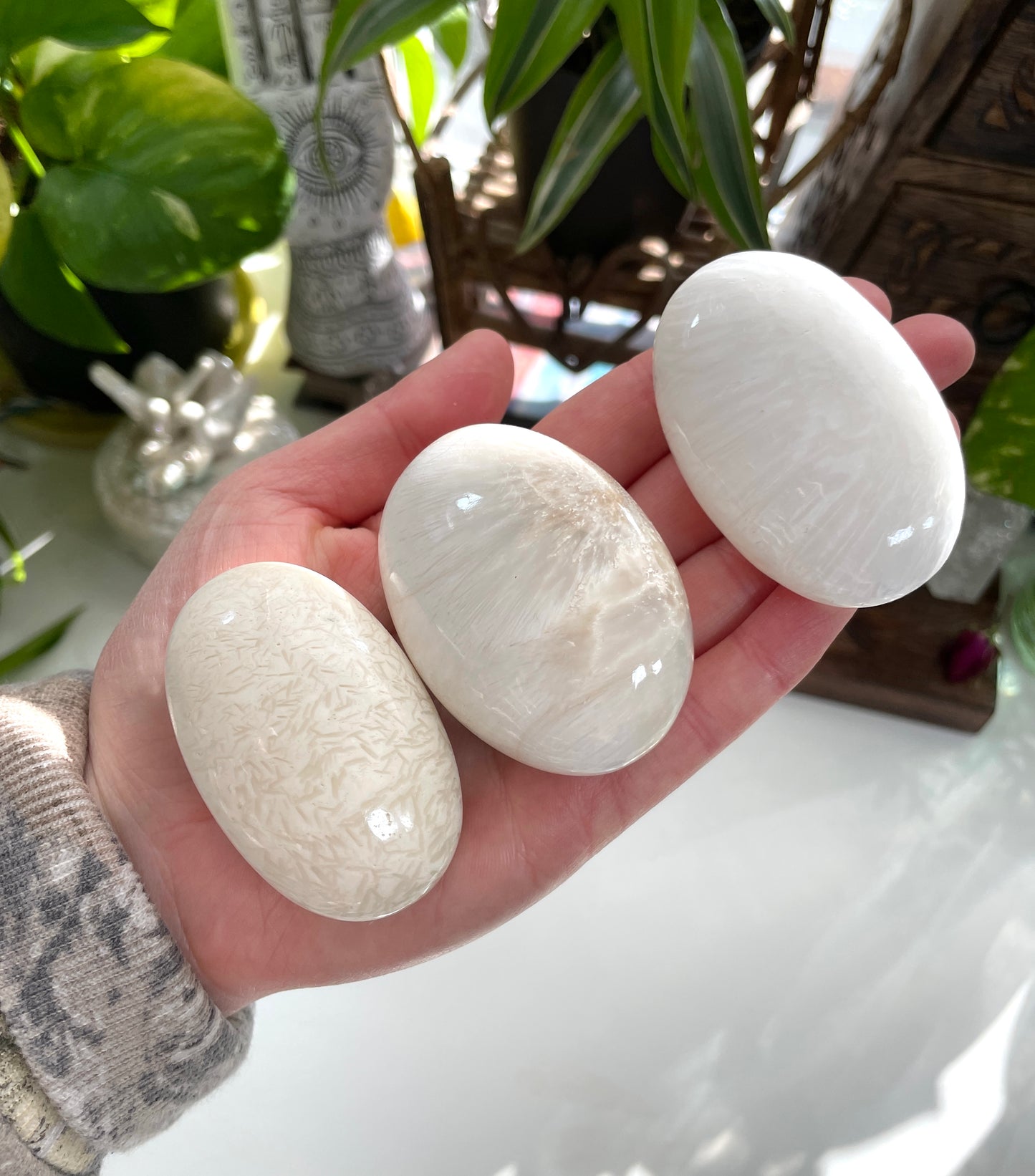 Scolecite Palm Stone