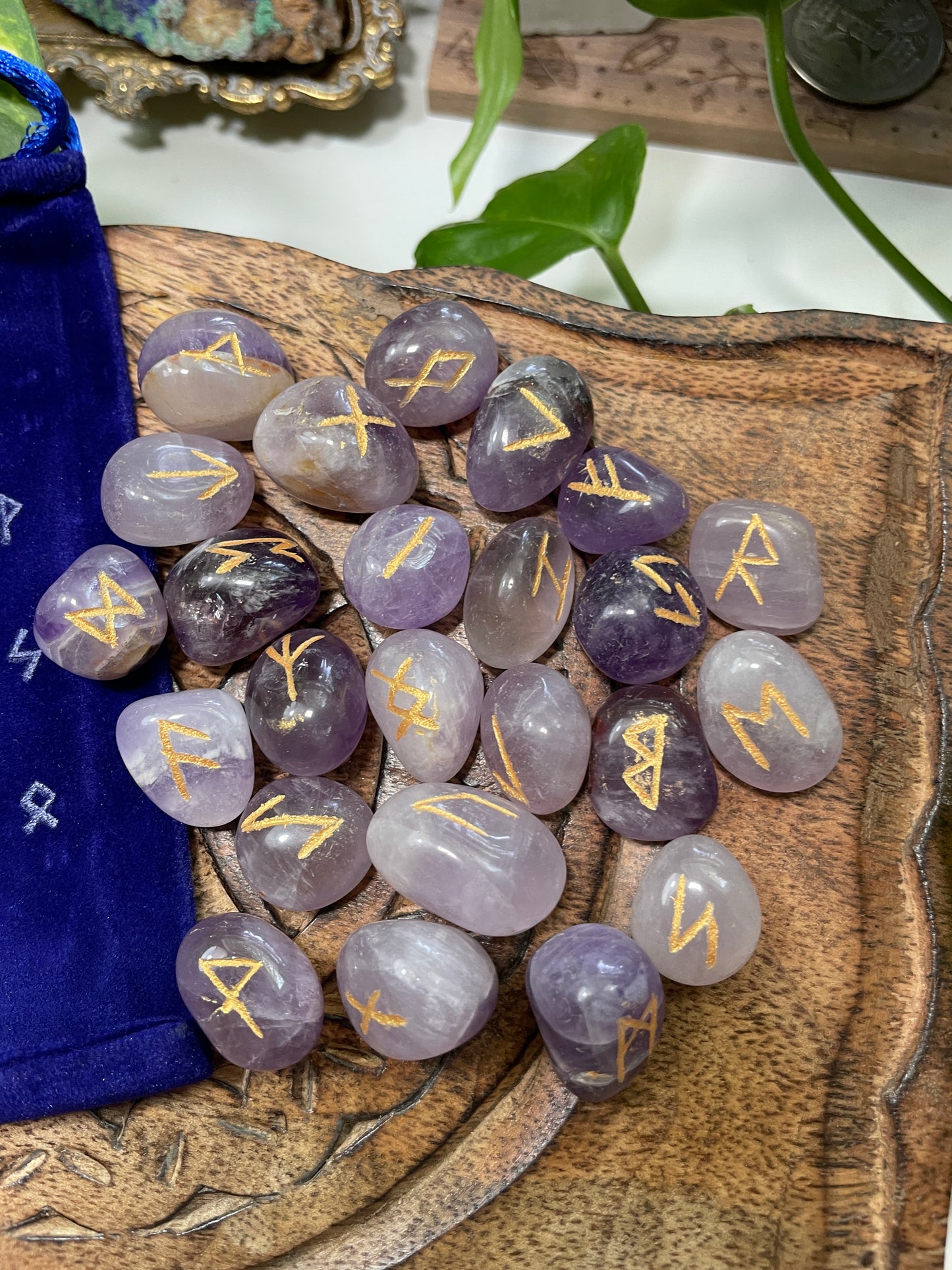 Rune Set (Amethyst Crystal)