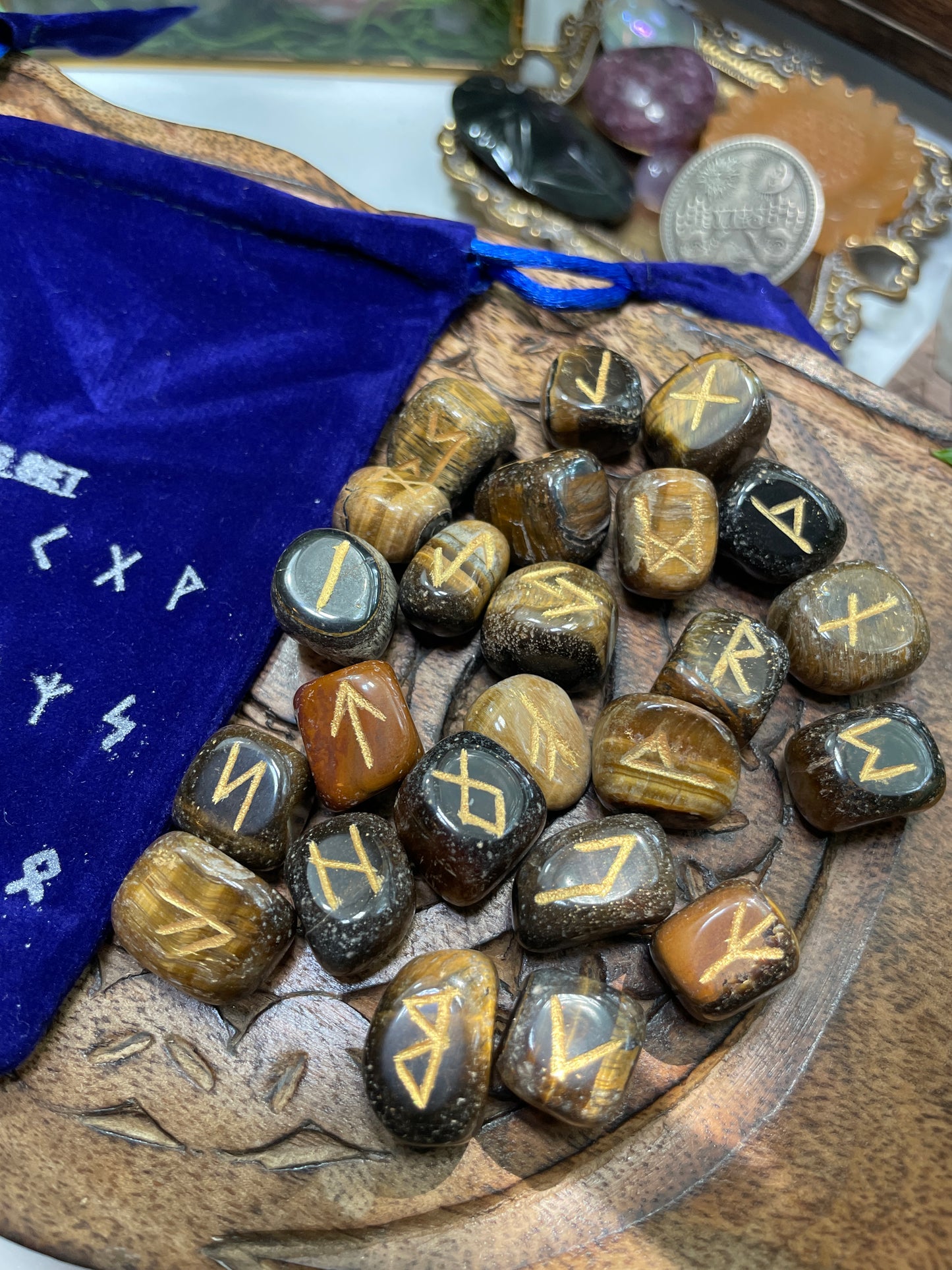 Rune Set (Tigers Eye Crystal)