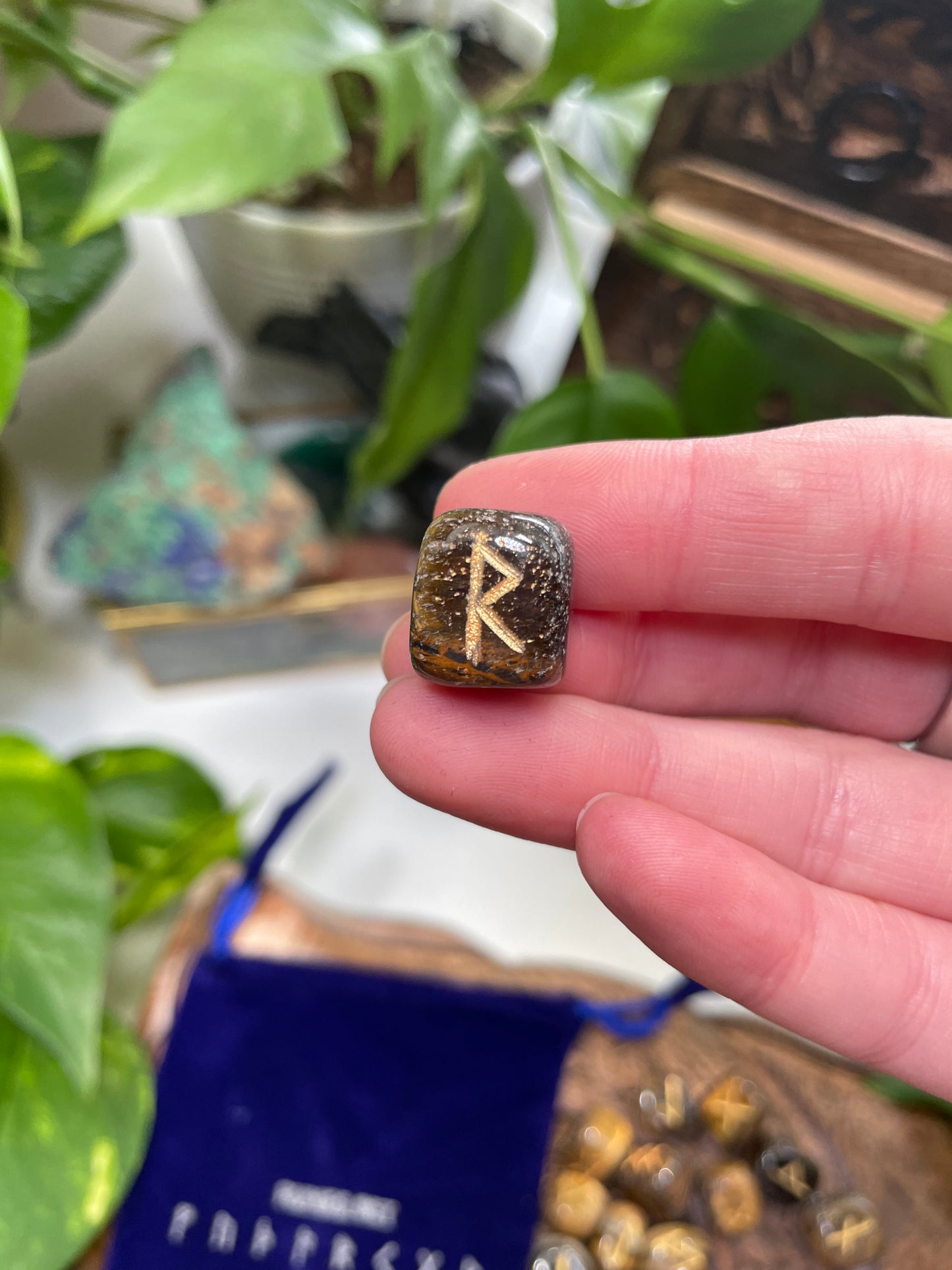 Rune Set (Tigers Eye Crystal)